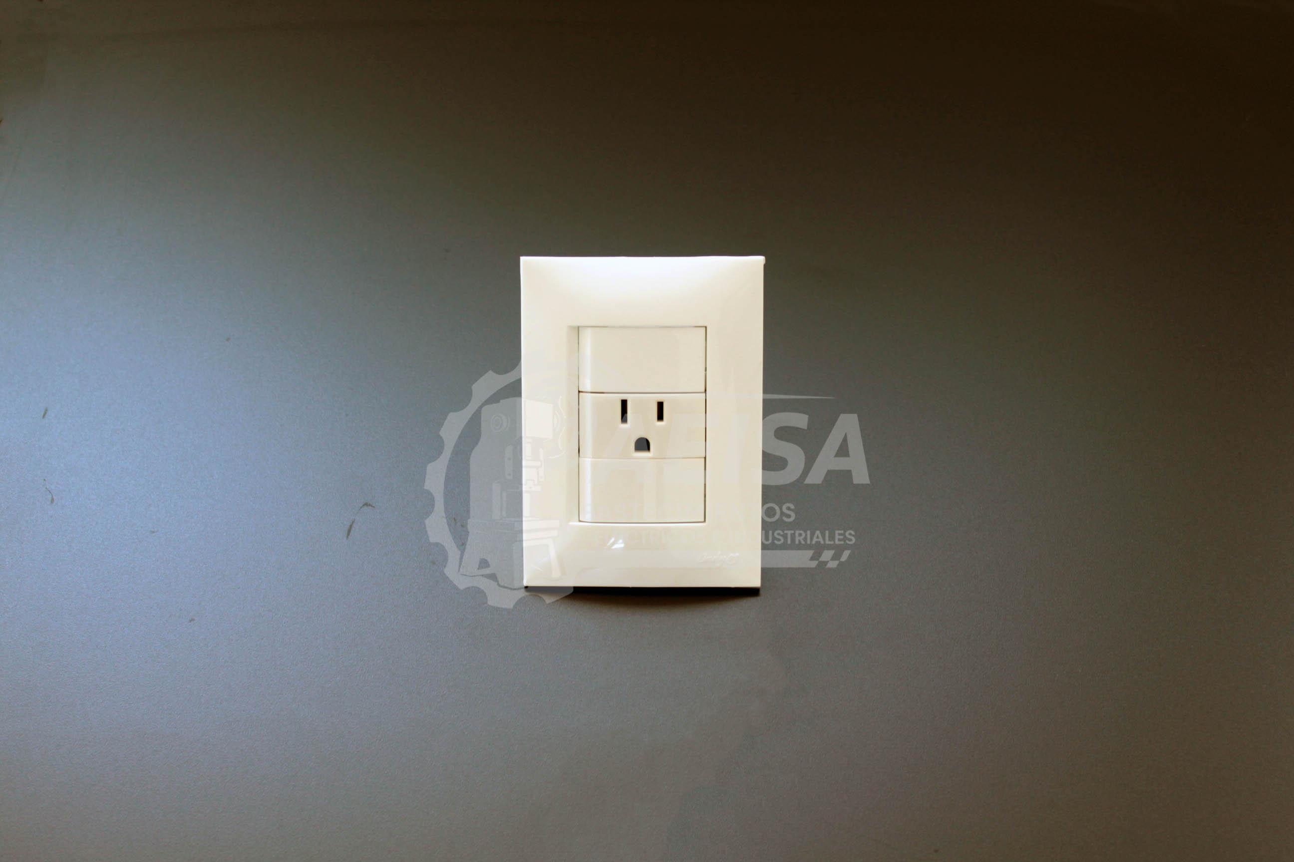 Placa de una ventana con contacto o apagador Material Nylon 6.6 Modelo ANDY